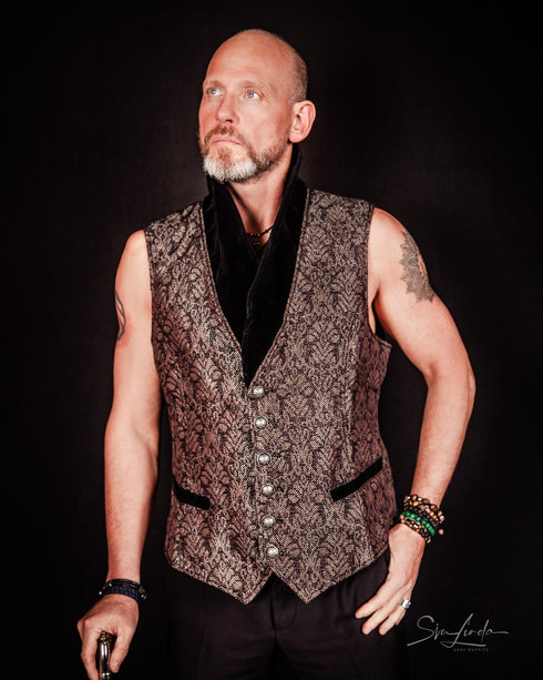 SiaLinda for Men: Weste Gull Brokat gold braun mit Samtkragen